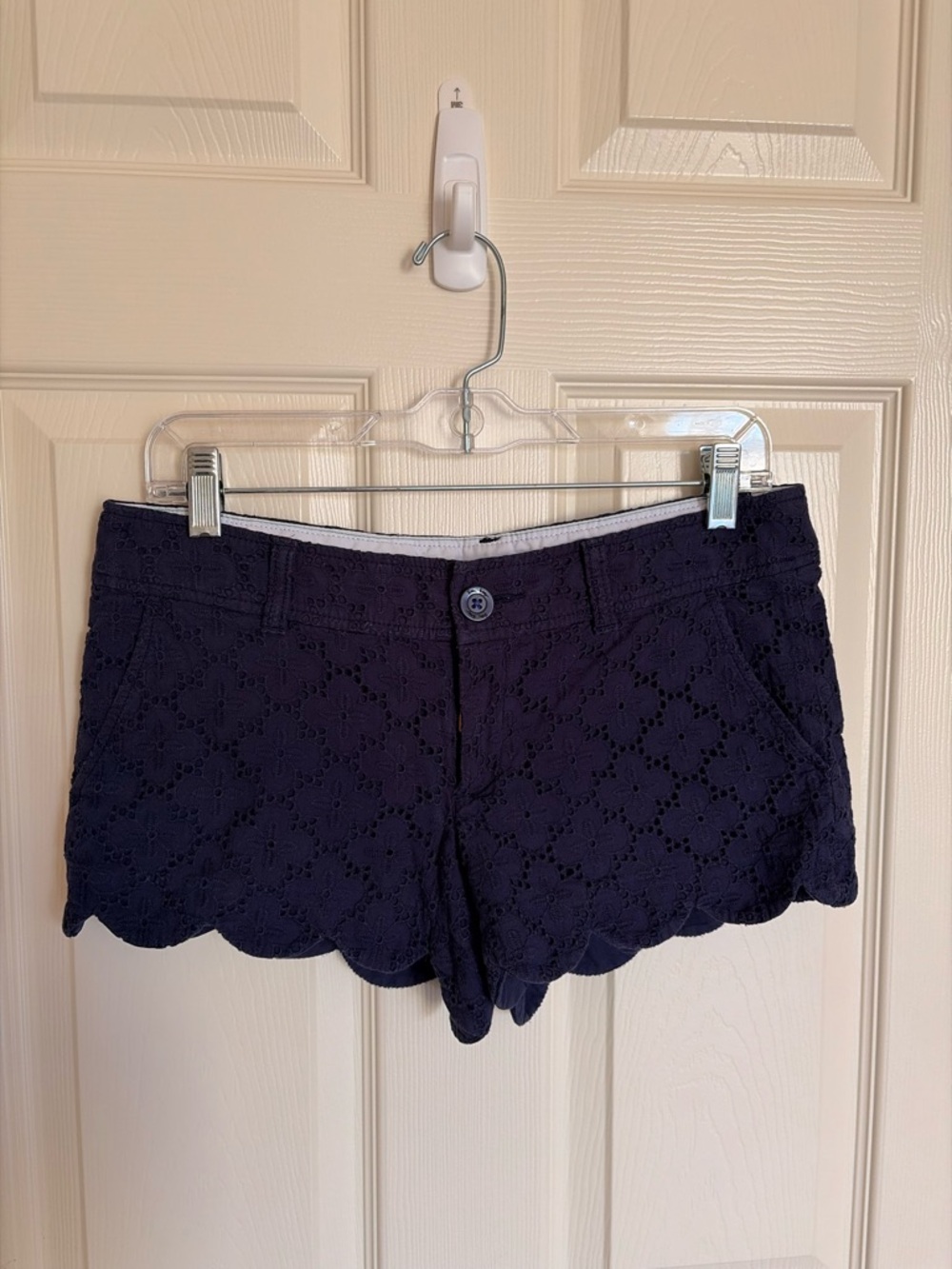 Vineyard Vines Navy Eyelet Scallop-Hem Short Shorts size 4